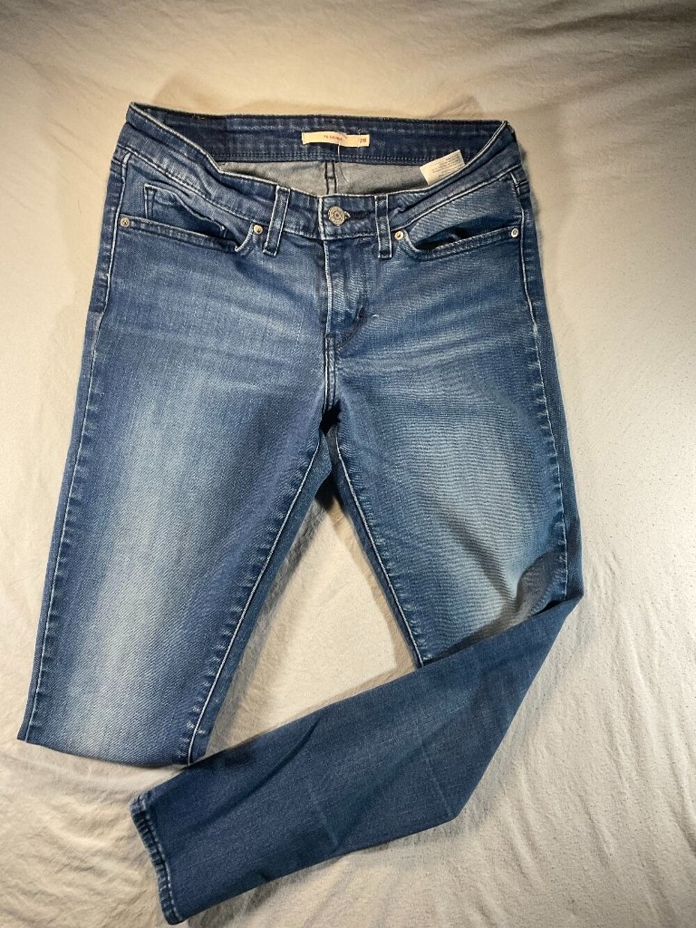 womens Levi Strauss 711 skinny jeans size 28 equivalent to size 8